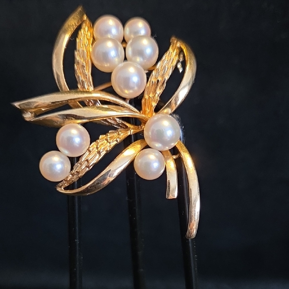 Mikimoto 14kt Gold Leaves With 9 Saltwater Pearls  Brooch